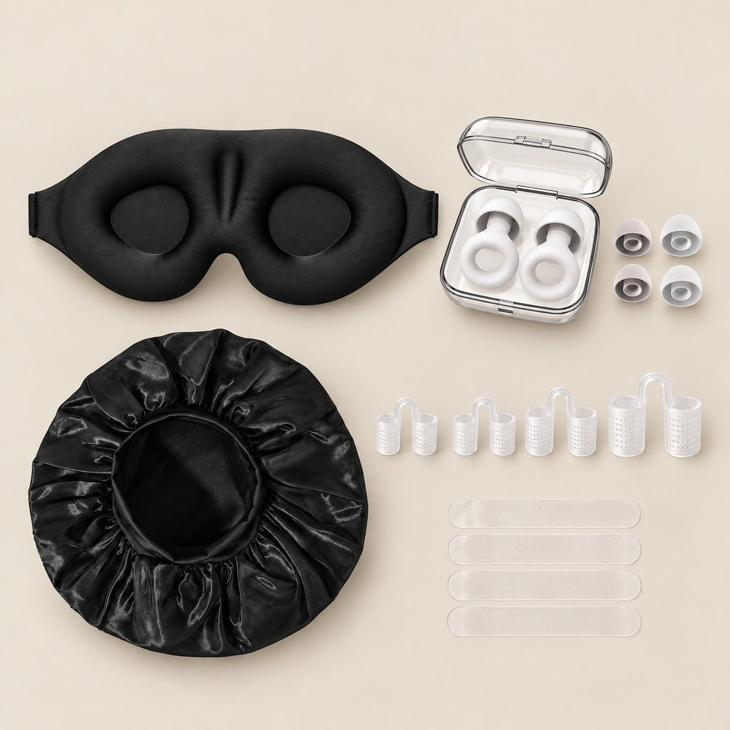 Tapa olho 3D preto, protetores auriculares brancos no estojo transparente com ponteiras reservas, touca de cetim preta, 4 dilatadores nasais e 4 fitas nasais transparentes, sobre fundo cor de papel